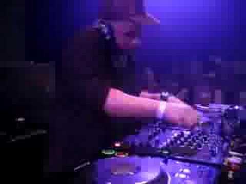 DJ Alexander Technique (dj are not rockstars)