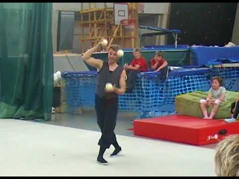 Kai Kuutamo esiintymässä Turun Sirkuksessa 2009