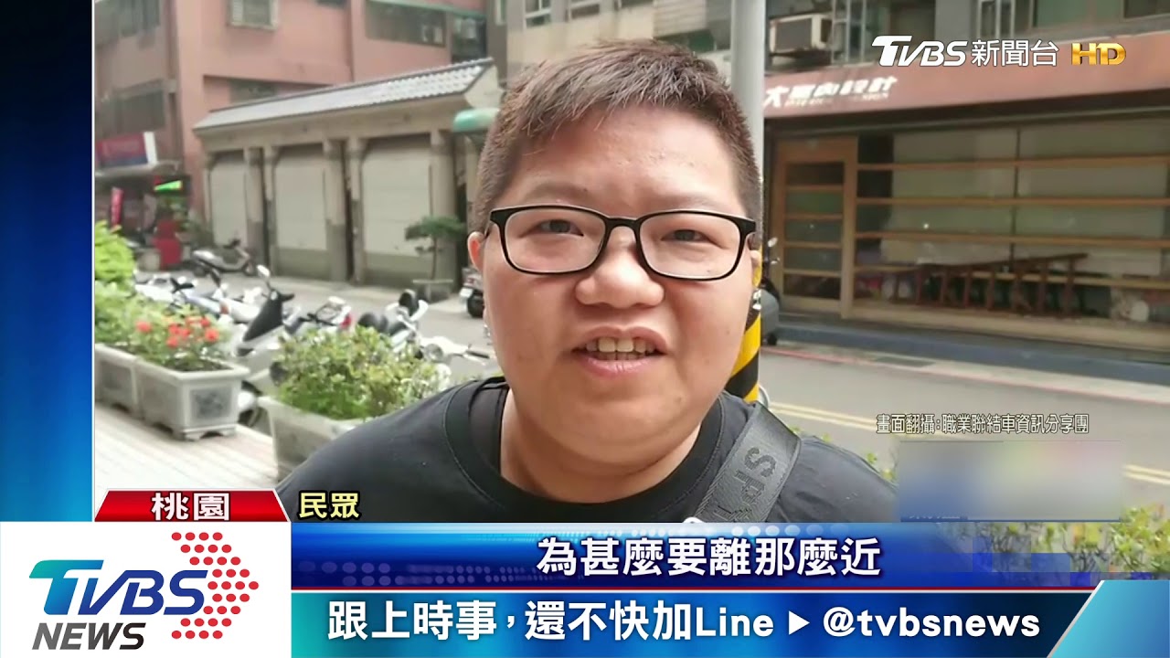 騎士鑽夾縫失控滑倒　險遭大客車輾過