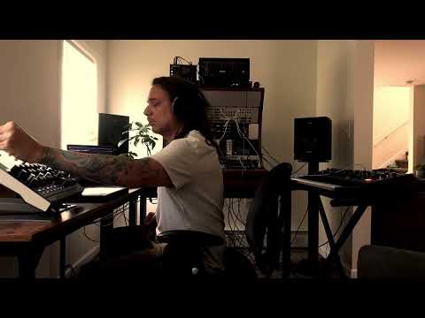 Eurorack Modular-Synthesizer Music Berlin School (Moog Matriarch, Waldorf Iridium, Buchla 208c).