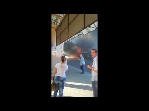 В Шахтах вспыхнул пожар на центральном рынке, людей эвакуировали