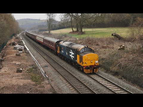 Class 37 37403 Thrashes up the Gradient on The Technical Cobra!