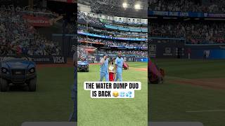 Vladimir Guerrero Jr. and Myles Straw are back with their water dump shenanigans ???? #MLB #BlueJays