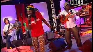 Alpha Blondy  Une petite larme ma trahi.   - YouTube.flv