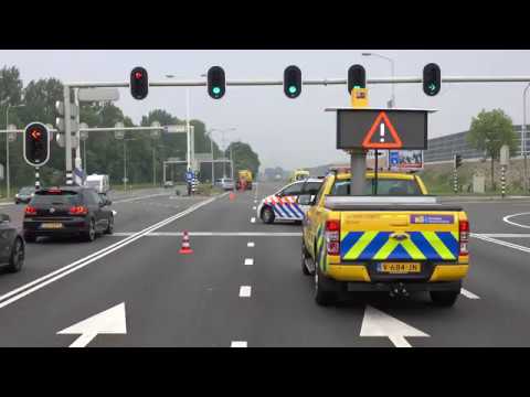 Twee Mitsubishi's raken elkaar op N245 bij Alkmaar