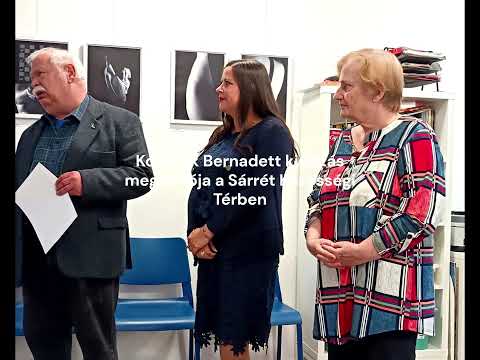 Kovács Bernadett kiállítás megnyitója a Sárrét Közösségi Térben 2025. október 8-án