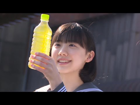 芦田愛菜、制服姿で見せる無邪気な笑顔　サントリー緑茶『伊右衛門』新TV-CM「伊右衛門 キレイな色」篇＆メイキング