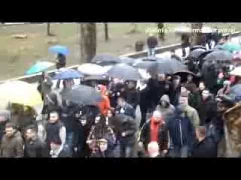 USKinfo.ba - Demonstracije na gradskom trgu u Bihaću kao potpora Bosanskom proljeću