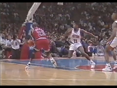 Michael Jordan executes the Euro-adjacent evasion on Isiah Thomas