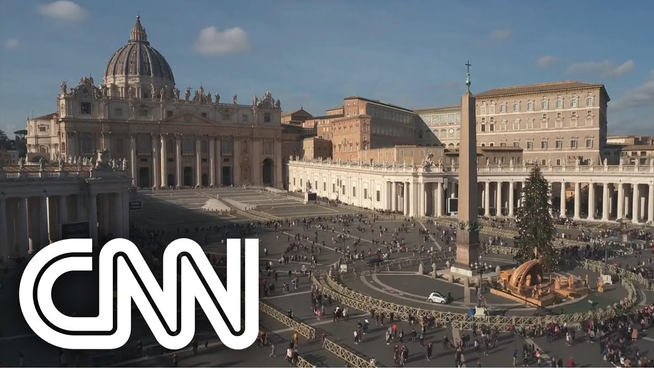 Fiéis começam a chegar na Praça de São Pedro, no Vaticano, para se despedir de Bento XVI | AGORA CNN