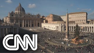 Fiéis começam a chegar na Praça de São Pedro, no Vaticano, para se despedir de Bento XVI | AGORA CNN