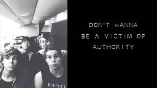 5 Seconds Of Summer-Social Casualty (Lyric Video)
