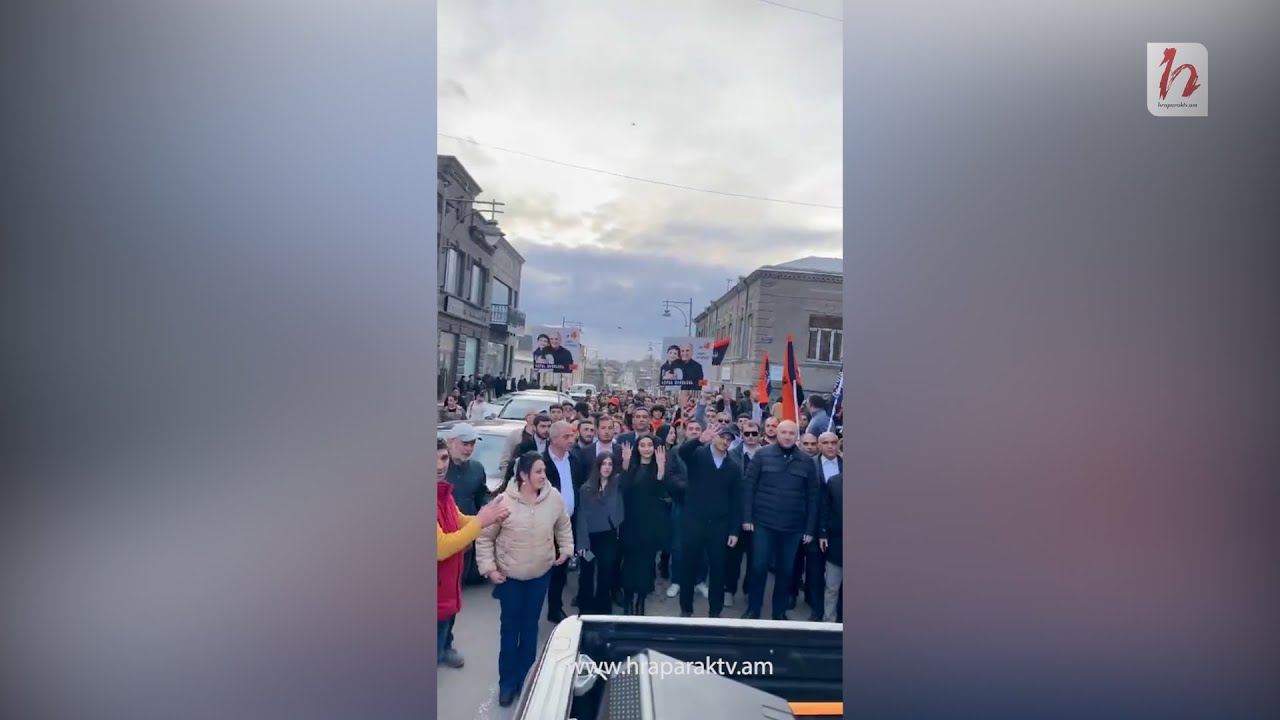 Չնայած ճնշումներին` Գյումրիում կայացավ ընդդիմադիր թեկնածուի մեծ քարոզարշավը