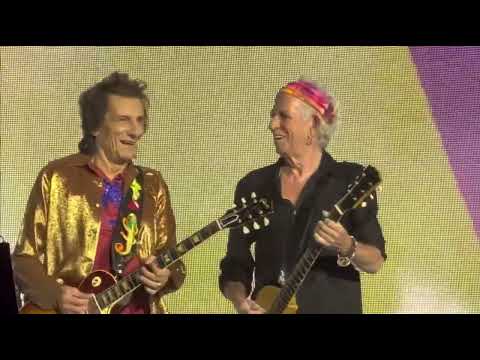 Ronnie Wood and Keith Richards agree to walk the walk