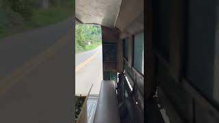 メーサローンからメーチャンへのソンテウの中からメーサローンの山道下り