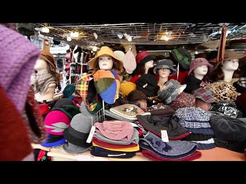 Sciarpe, guanti e cappelli di qualità contro il freddo al Mercatino di Natale