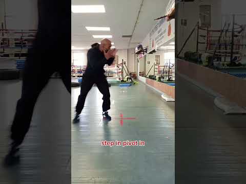 How to Pivot in Boxing FEETWORK #boxingtraining #boxing #boxingdrills #boxinglife