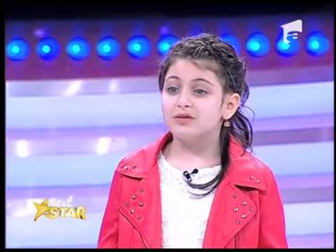 Prezentare: Monica Roşu cântă la pian deşi are un deget sfărâmat