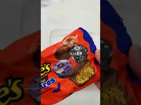 Unboxing Reese’s Miniature Halloween Special Peanut Butter Cups