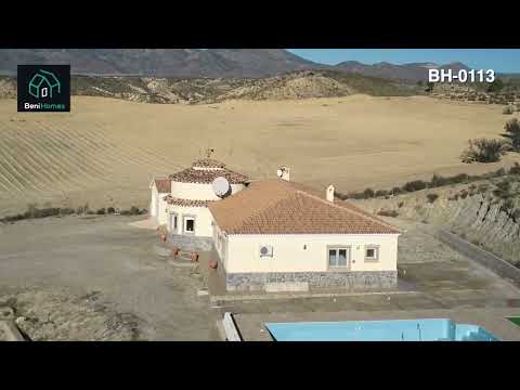 Spanish Property . Villa with pool and garaje in Cantoria- Almería BH0133