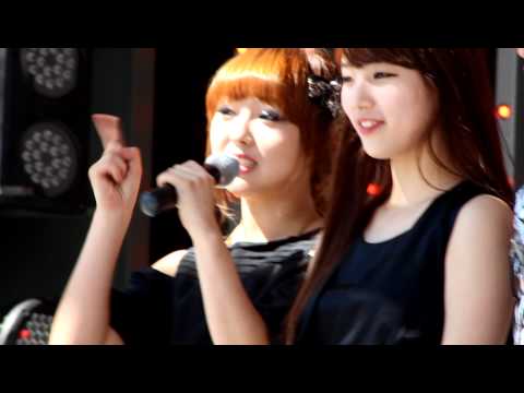 110911 f(x) Victoria, Amber and Miss A's Min and Suzy @ City Walk