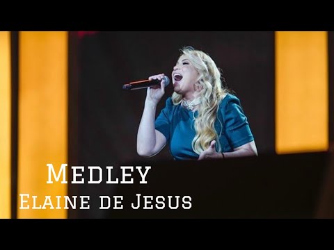 Elaine de Jesus cantando medley ao vivo  Troféu Gerando Salvação 2023