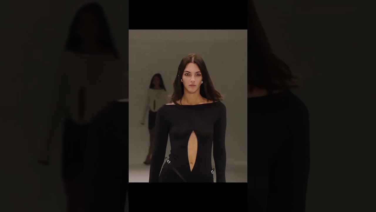 #vittoriaceretti best for Courreges🖤#fashion #runway #viralshorts #feed #rampwalk #foryou #ytshorts