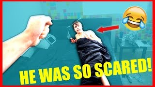 SURPRISE WAKE UP REVENGE PRANK ON MY ROOMMATE!!