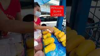 Download lagu Mama muda jualan buah #shorts #short #shorts #videoshort mp3
