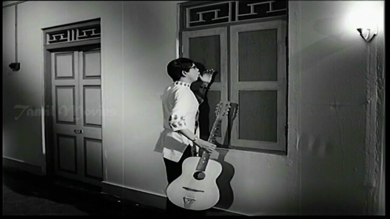 Antha Pakkam Song Lyrics | Veettuku Veedu