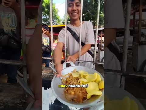 Chàng trai có tài luồn cả chiếc dĩa qua khe hàng rào 😳