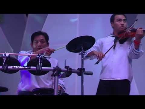 Thể hiện bởi Sơn Tuyền