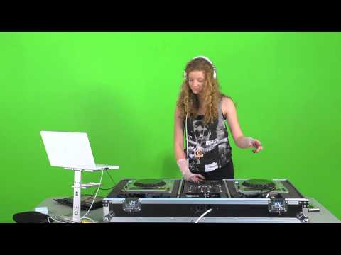 Teen DJ Bella Loxx