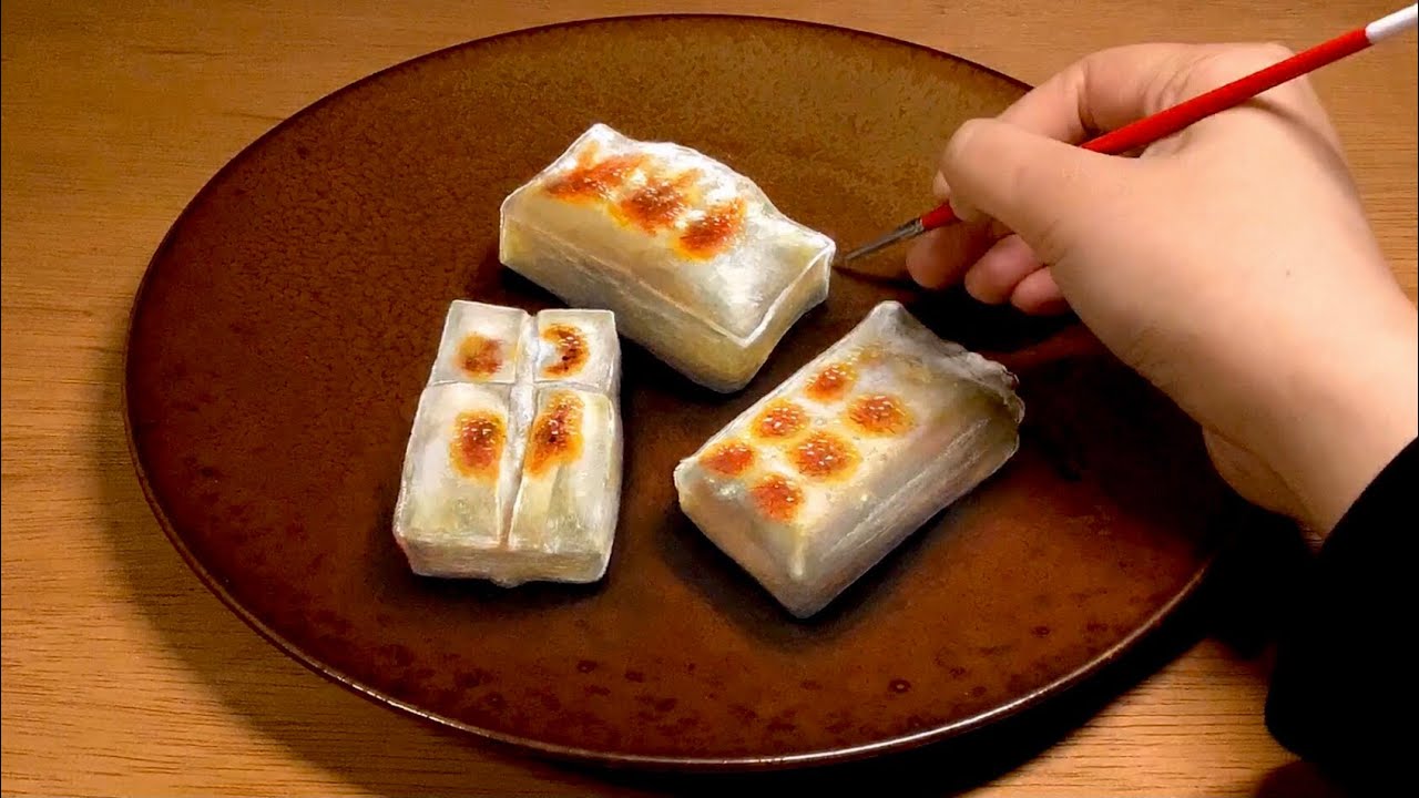 お餅を描くPainting of rice cake.
