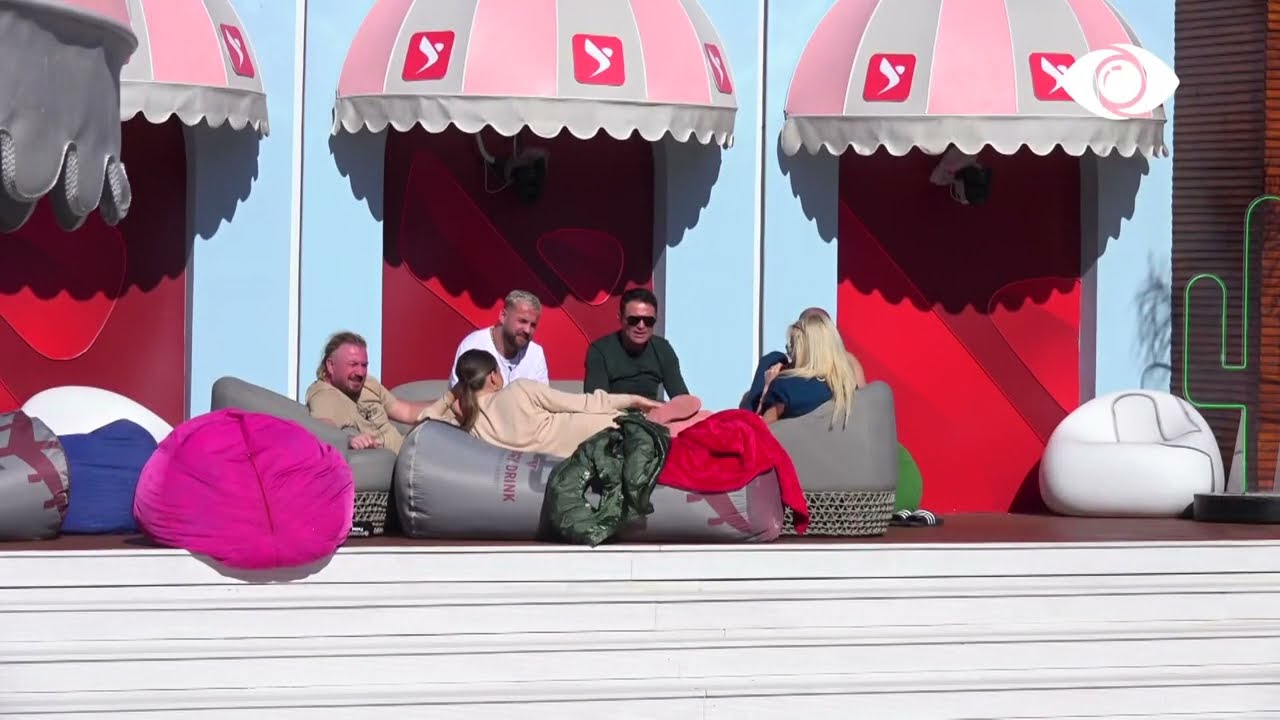 Qetsori hidhet në pishinë, banorët e komentojnë