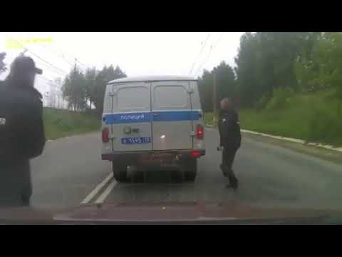 Russia, il detenuto tenta la fuga dal furgoncino della polizia