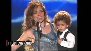 Gloria Trevi canta En Medio de la Tempestad con su hijo Ángel Gabriel en brazos