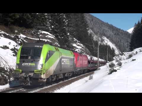 CAT 1116 vor Neuwagenzug