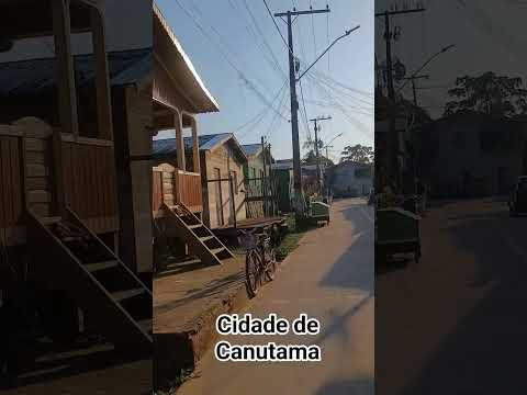 rua de Canutama as casas todas de madeira em detalhes e cores