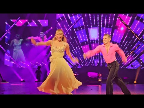 Let's Dance Live Tour 25.11.2023 Stuttgart - Quickstep von Julia Beautx Willecke& Zsolt Sándor Cseke