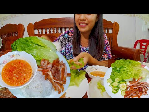Braised Pork Organs (Pak Lov)To Eat With Noodle And Fresh Vegetables - A Delicious And Healthy Lunch