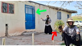 Download lagu Harvesting mountain artichokes next to Parisa's house mp3