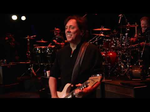 The Doobie Brothers - Listen To The Music (Live From The Beacon Theater)