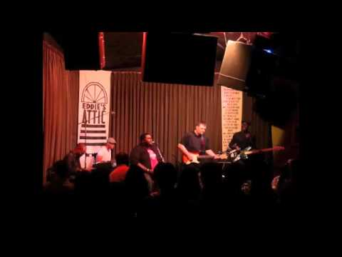 Chinua Hawk covers Michael Jacksons Man in the mirror Live @ Eddies Attic 1