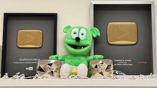 Download lagu Unboxing the YouTube Diamond Play Button ▶️ 10 Million Subscribers Award mp3 Download lagu Unboxing the YouTube Diamond Play Button ▶️ 10 Million Subscribers Award mp3