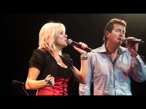 Adam Harvey & Beccy Cole - Islands In The Stream