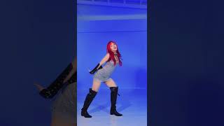 Download lagu 'Iconic by Mistake' - LE SSERAFIM, ILLIT, and KATSEYE | outfit from FASHION CHINGU #kpop #shorts mp3