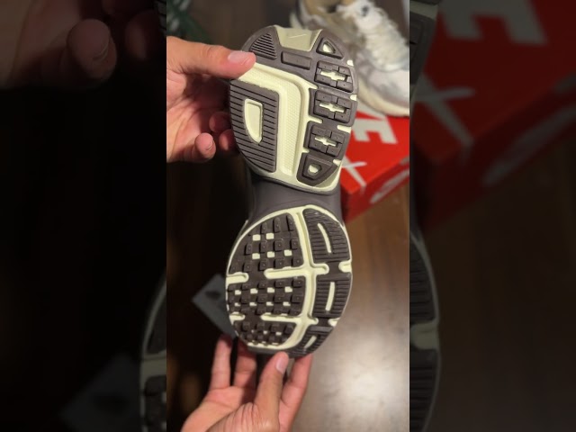 V2K Run Light Orewood Brown sneakers