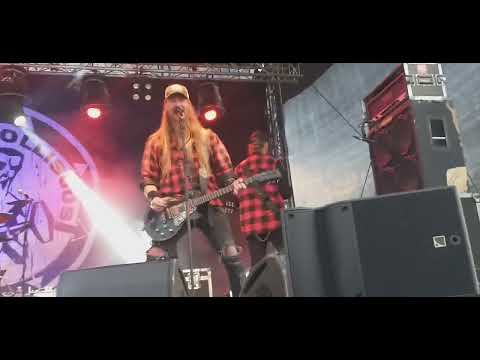 Videoclip de Vuonna yksi ja kaksi (Live) — Kotiteollisuus