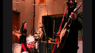 The White Stripes - I Fought Piranhas, Lets Build A Home. Live Leeds Festival 2002